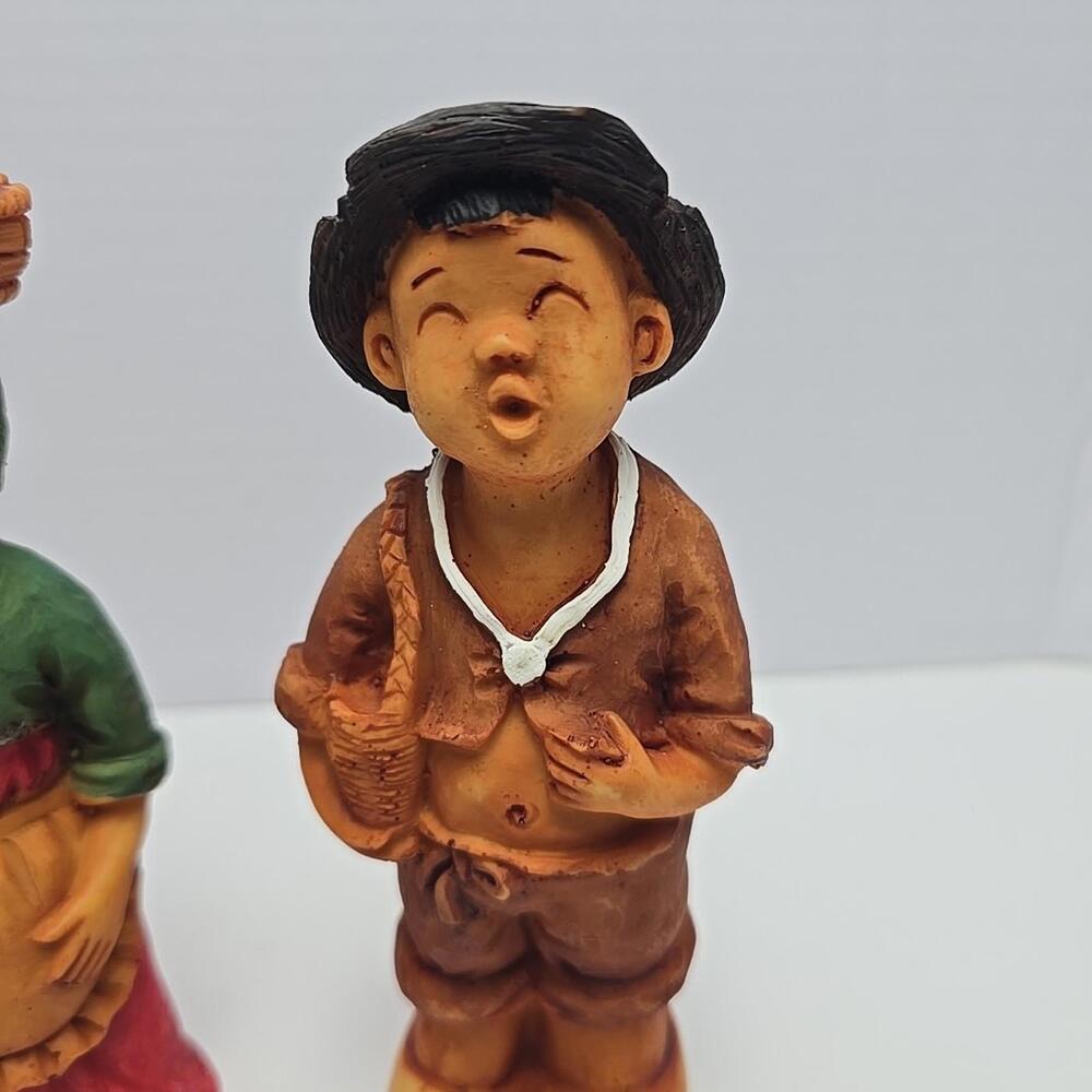 Lot of 2  Doo Lee Koreart man and woman with Basket Resin Figurines 6.5" - Picture 2 of 15